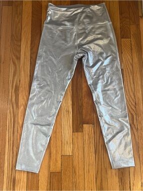 Beyond Yoga Like New Metallic Silver Leggings M